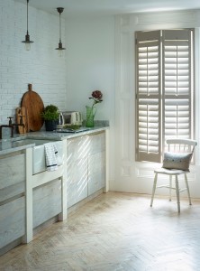 Bright and easy to clean traditional kitchen shutters